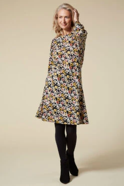 Ditsy Print Soft Touch Swing Dress -Mod Vanta Sales Store 22 08 12 BonMarche Day2 SHOT001 0019