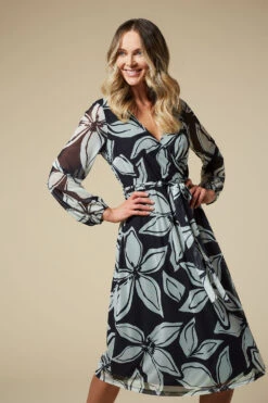 Large Floral Print Mesh Wrap Belt Dress -Mod Vanta Sales Store 22 08 12 BonMarche Day2 SHOT009 0601