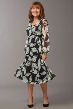 Large Floral Print Mesh Wrap Belt Dress -Mod Vanta Sales Store 22 09 06 BonMarche LorraineKelly SHOT002 0090
