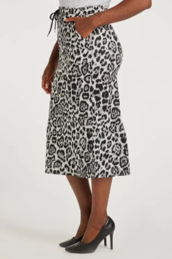 Animal Print Jacquard Straight Skirt -Mod Vanta Sales Store 900265307 alt4