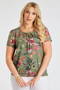Short Sleeve Tropical Flower Top With Shirred Hem 17 Short Sleeve Tropical Flower Top With Shirred Hem -Mod Vanta Sales Store 900388639 alt1