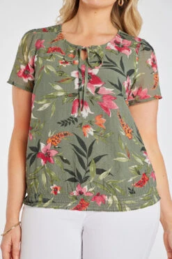 Short Sleeve Tropical Flower Top With Shirred Hem 19 Short Sleeve Tropical Flower Top With Shirred Hem -Mod Vanta Sales Store 900388639 alt5