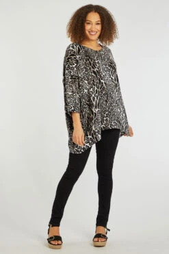 Stella Morgan - Long Sleeve Hanky Hem Animal Print Blouse -Mod Vanta Sales Store 900444433 alt1