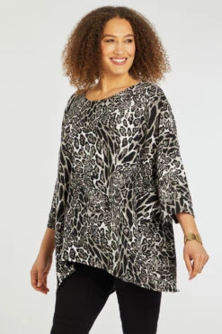 Stella Morgan - Long Sleeve Hanky Hem Animal Print Blouse