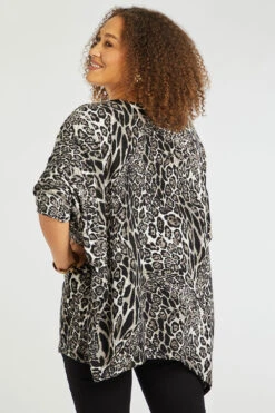 Stella Morgan - Long Sleeve Hanky Hem Animal Print Blouse -Mod Vanta Sales Store 900444433 alt5