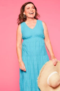 Sleeveless Tiered Textured Midi Dress 17 Sleeveless Tiered Textured Midi Dress -Mod Vanta Sales Store BonMarche LorraineKelly SHOT015 04012