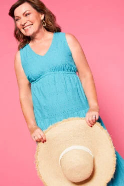 Sleeveless Tiered Textured Midi Dress 18 Sleeveless Tiered Textured Midi Dress -Mod Vanta Sales Store BonMarche LorraineKelly SHOT015 06212