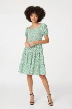 Izabel London – Ditsy Puff Sleeve Smocked Dress