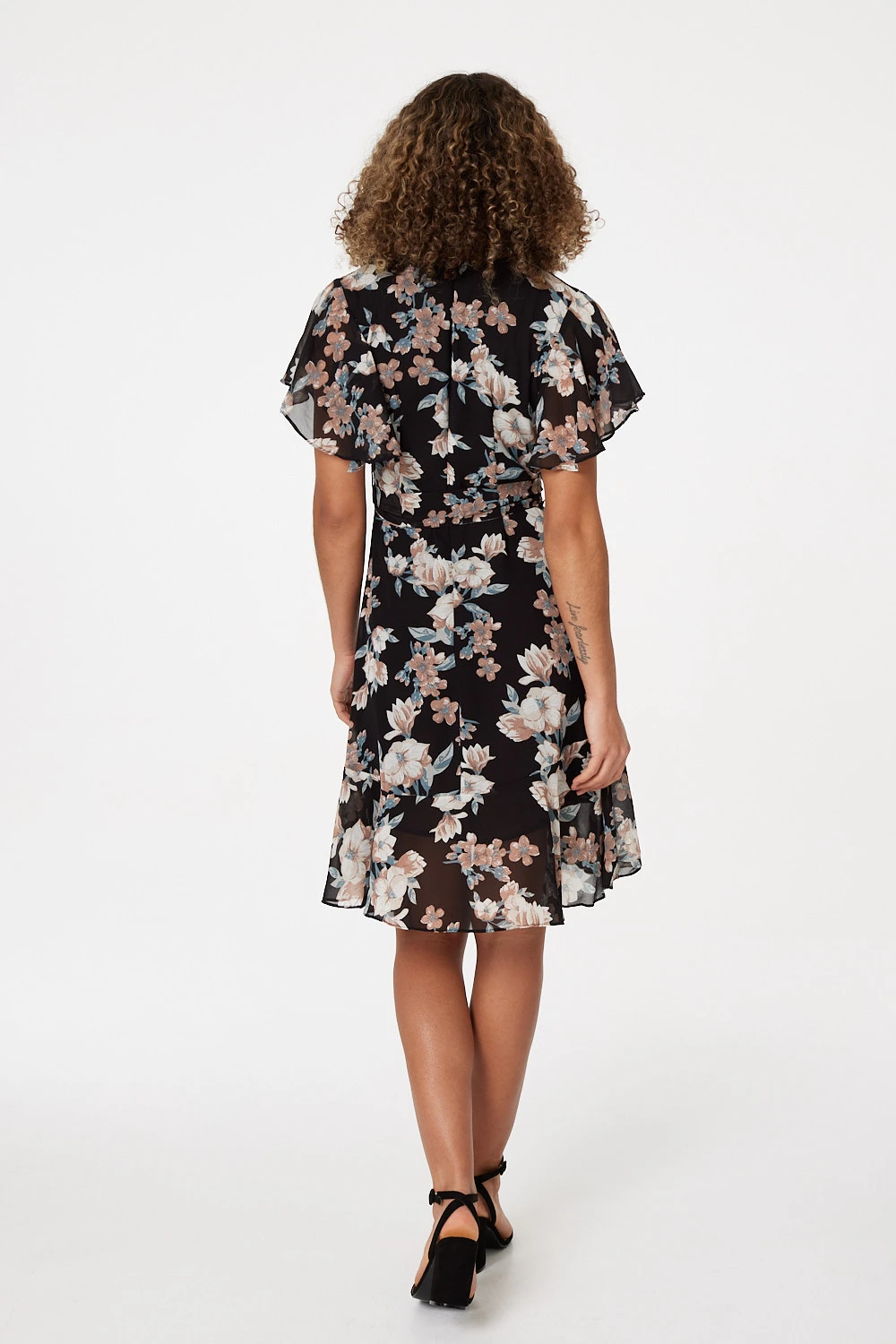 Izabel London – Floral Tie Front Wrap Dress 4 Izabel London – Floral Tie Front Wrap Dress - Image 3
