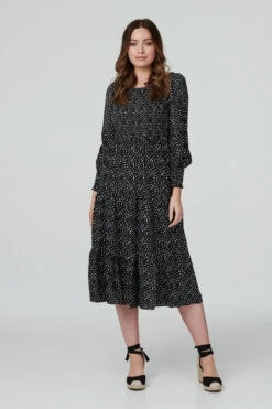 Izabel London – Spotty Print Smocked Dress