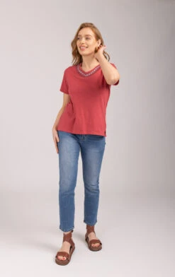 Mudflower - Embellished V-Neck T-Shirt -Mod Vanta Sales Store Mudflower20Day201 2170