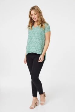 Izabel London – Ditsy Floral Layered Hem Blouse