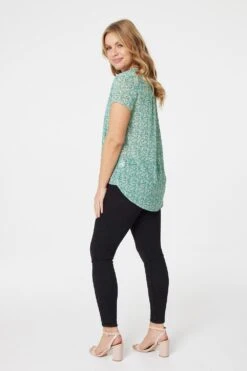 Izabel London – Ditsy Floral Layered Hem Blouse 7 Izabel London – Ditsy Floral Layered Hem Blouse -Mod Vanta Sales Store T165398028 ALT3