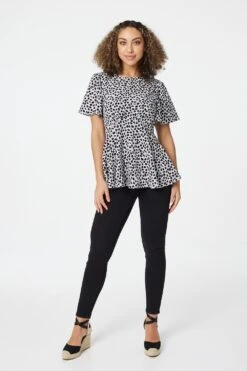 Izabel London – Ditsy Print Short Sleeve Peplum Top