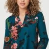 Izabel London – Floral 3/4 Sleeve V-Neck Blouse