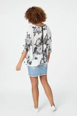 Izabel London – Multi White Floral Trim Blouse -Mod Vanta Sales Store T66585256 alt3